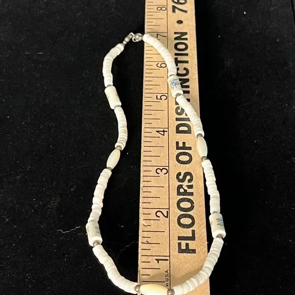 Vintage White Surfer Puka Shell Necklace Choker With Blue Floral Beads - Picture 4 of 10